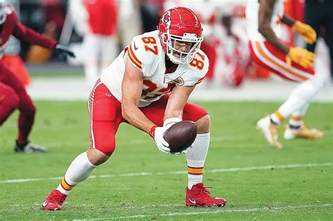 Chiefs’ Kelce hyperextends knee in prep for opener | Fulton Sun