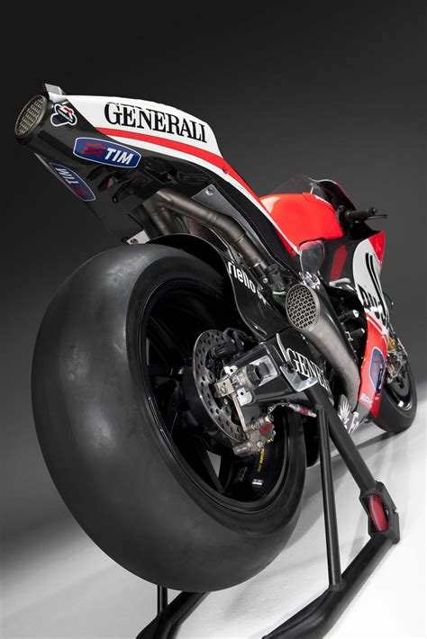 Ducati Desmosedici GP12 Technical Specifications and Development Video - Asphalt & Rubber