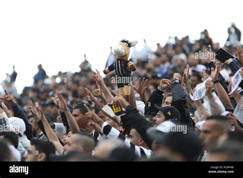 SÃO PAULO, SP - 05.11.2017: CORINTHIANS X PALMEIRAS - Corinthians fans ...