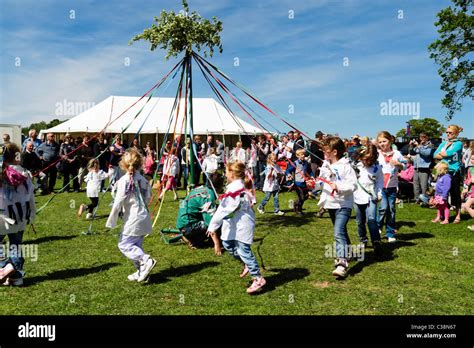 Girls maypole dancing UK. Schoolgirls dance around the maypole at Stock ...