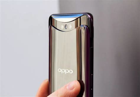 Oppo Find X sports a bezel-free design with pop-up cameras