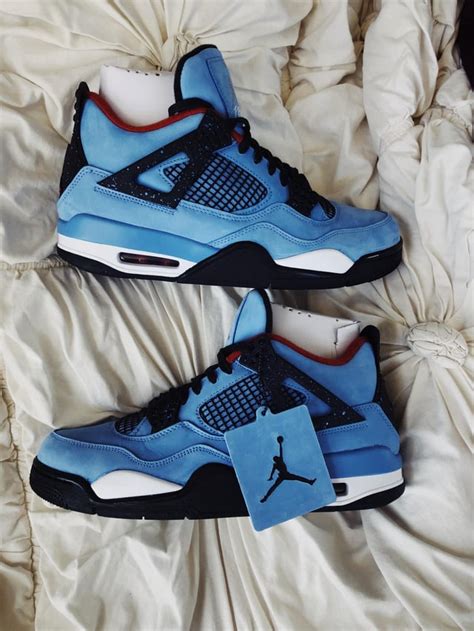 Travis Scott 4s 🔥 : Sneakers