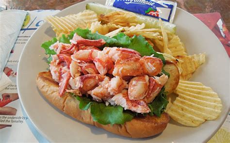 Where to Find the Best New England Lobster Roll in Winter - New England Today