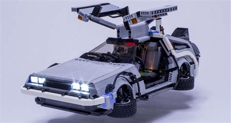 Une Delorean DMC-12 de “Retour vers le futur” en Lego