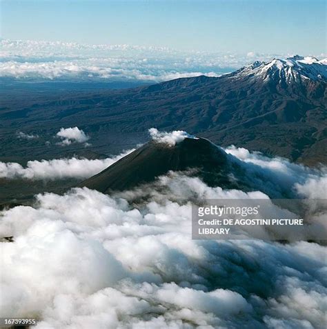 11 List Of Volcanoes In New Zealand Stock Photos, High-Res Pictures ...