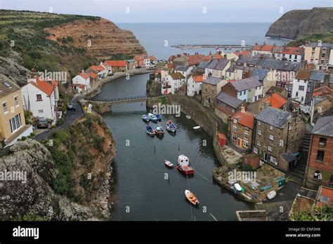 Old yorkshire photos hi-res stock photography and images - Alamy