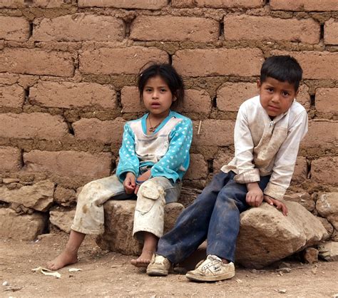 File:Street children.jpg - Wikimedia Commons