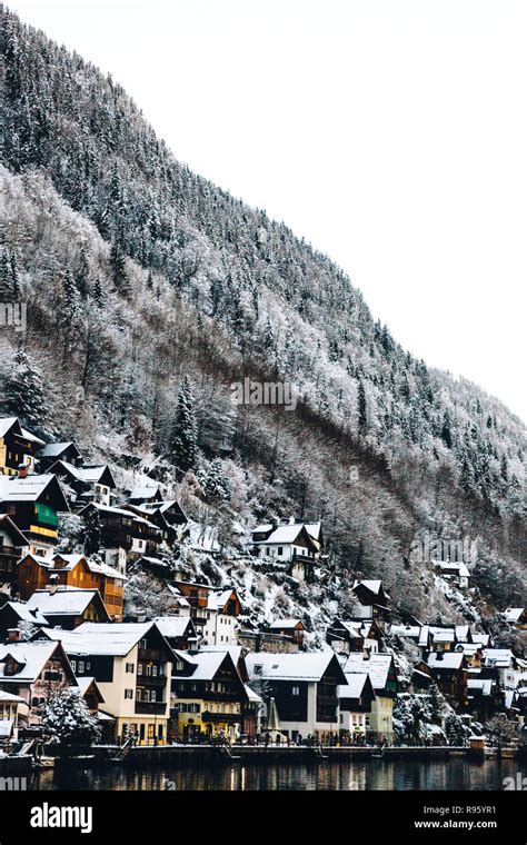 Hallstatt austria winter hi-res stock photography and images - Alamy