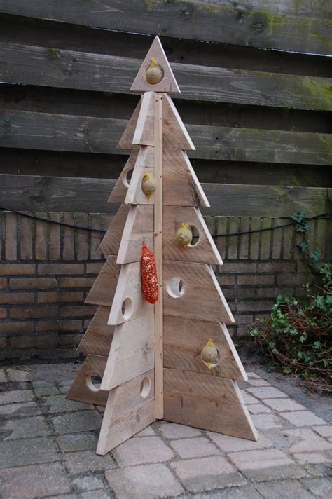 33 Ideas Of Wooden Christmas Tree For Backyard - EcstasyCoffee