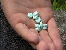 UK anabolic steroid users face online buying ban - BBC News