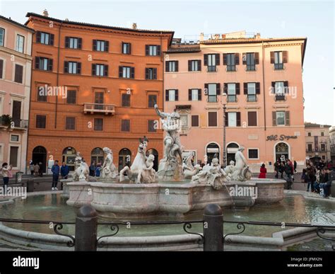 Piazza Navona fountain Stock Photo - Alamy