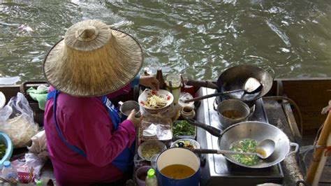 Damnoen Saduak Floating Market: Day Trip From Bangkok - David's Been Here