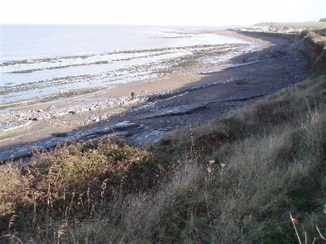 Doniford Beach © Barbara Cook cc-by-sa/2.0 :: Geograph Britain and Ireland