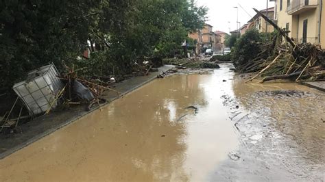 Heavy rain, floods lash Italy; at least 5 dead in Tuscany | CTV News