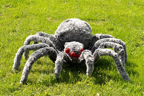 DIY Giant Halloween Spider Decoration to Scare Your Neighbours