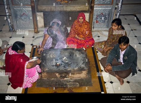 Sati ritual hi-res stock photography and images - Alamy