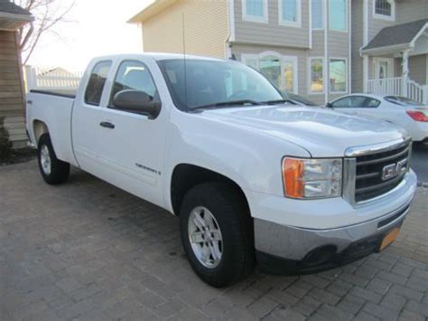 Purchase used 2008 GMC Sierra 1500 4x4 extended cab 6 1/2' bed in Massapequa, New York, United ...