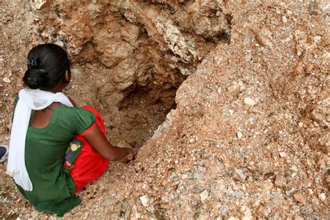 Illegal Mica Mining Continues Unabated in Jharkhand, Causing Death and ...