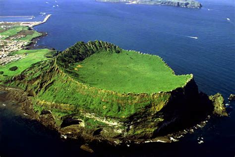 Seongsan Ilchulbong (Sunrise peak) Jeju Island, South Korea | Traveling ...