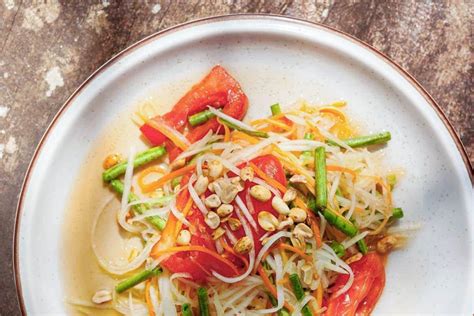 Food'n Road Recipe - Thai Green Papaya Salad (Som Tam)