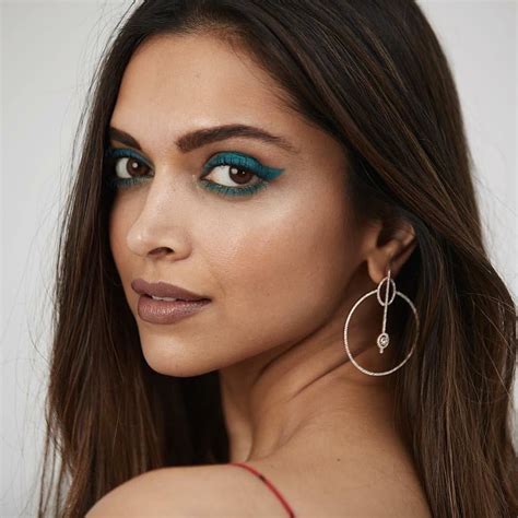 Teal Eye Makeup Inspiration from Deepika Padukone • Keep Me Stylish | Deepika padukone makeup ...