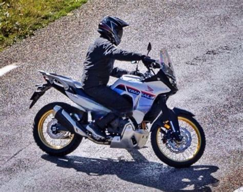 The new Honda Transalp 750: listed here it is! [Foto spia] - News - Newsy Today