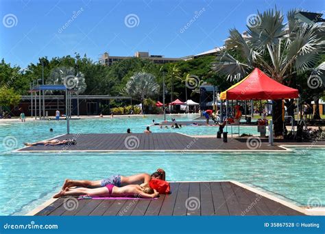 Cityscape of Australia - Swimming Pool Editorial Stock Photo - Image of summer, downtown: 35867528