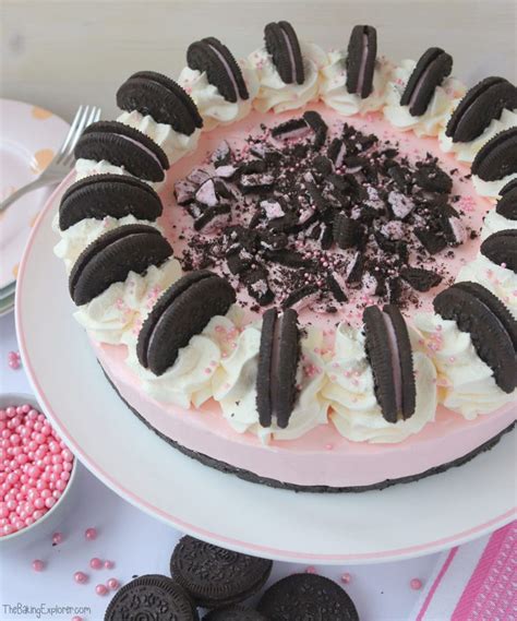 Strawberry Oreo Cheesecake (No Bake) - The Baking Explorer