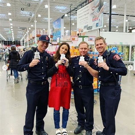 Jennifer Garner Seen Handing Out Smoothie Samples at Costco | Us Weekly