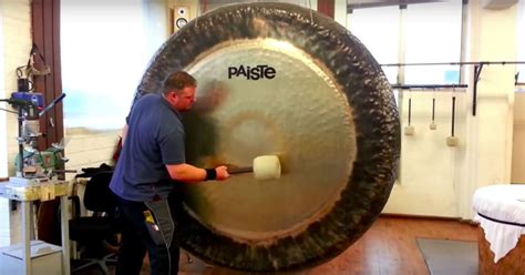 Discover the Hypnotic Sounds of a Gigantic 80-Inch Gong