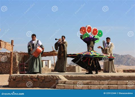 Tanoura Egyptian Folk Dance Editorial Stock Image - Image: 22912344