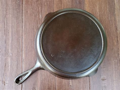 Antique Lodge 9 Cast Iron Skillet With Raised 9 And Solid Heat | Etsy