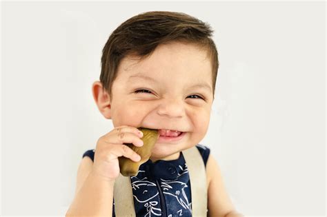 How Babies Learn to Chew - Solid Starts