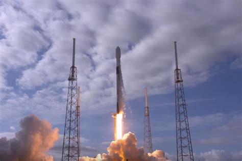 SpaceX launches a record 143 satellites into orbit | Engadget