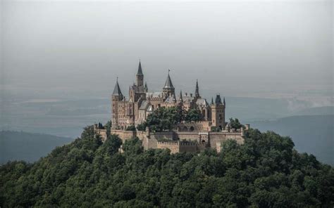 9 Biggest Castles on Earth - ConnollyCove