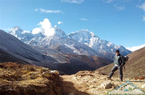 How to hire a best Nepal travel guide