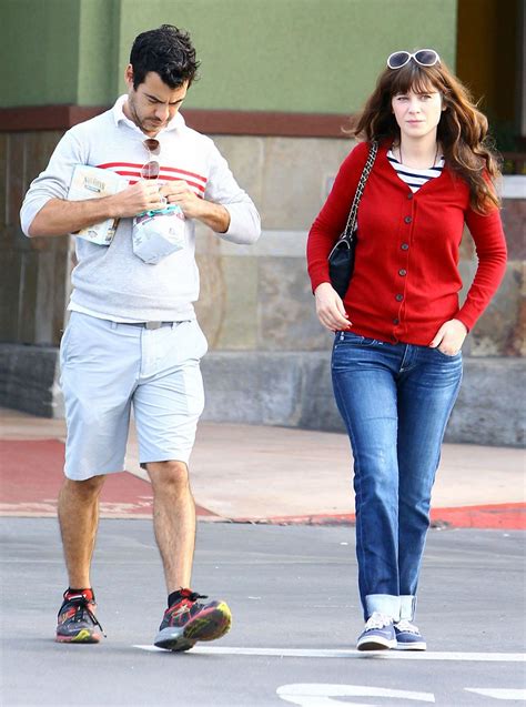 Come See Pregnant Zooey Deschanel's Maternity Style | Glamour