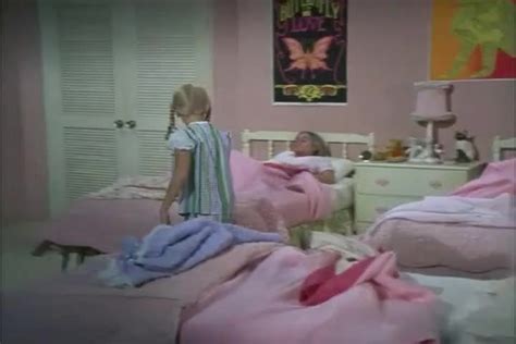 YARN | Jan, look! | The Brady Bunch (1969) - S04E18 Family | Video clips by quotes | dde00385 | 紗