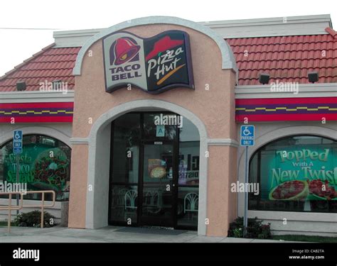 Apr 03, 2004; Los Angeles, CA, USA; Taco Bell and Pizza Hut fast food restaurant Stock Photo - Alamy