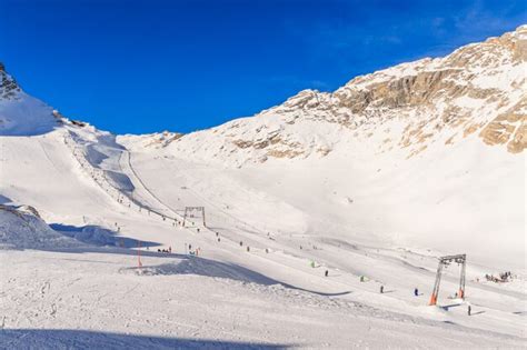 Estación de esquí del glaciar zugspitze en los alpes bávaros, alemania ...