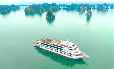 Leonardo on the Ambassador Cruise in Halong Bay