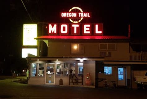 Baker City, Oregon | Baker city, Motel, Vintage signs