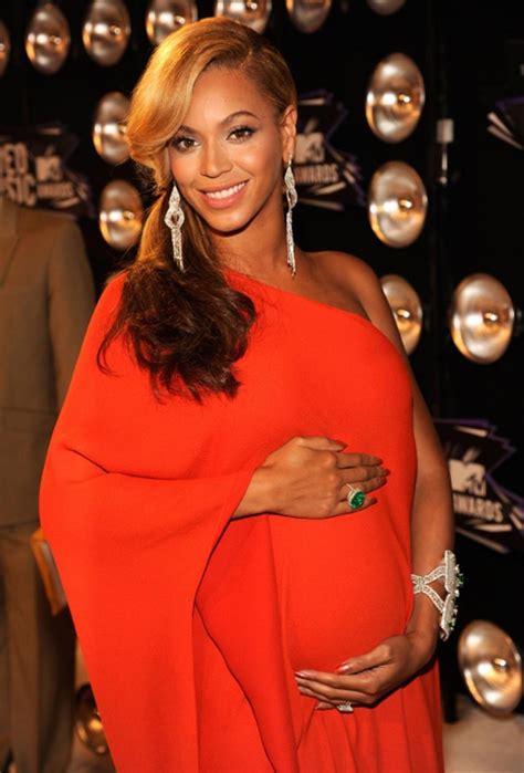 Beyonce's Pregnancy Announcement Takes Over The Internet - Arabia Weddings