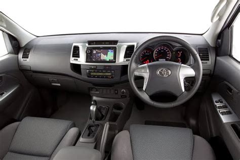 Toyota HiLux SR5 4x4 automatic interior - OzRoamer