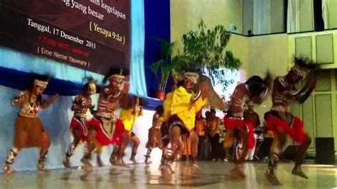 Papuan Traditional Dance - YouTube