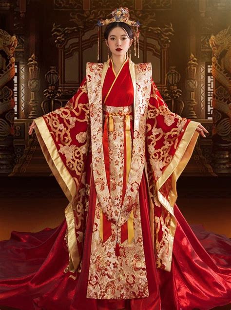 Traditional Han Chinese Wedding Dresses Finding your wedding dress is never easy, and if you're ...