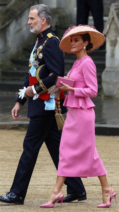 Letizia, la reina mejor vestida de la coronación de Carlos III: su ...