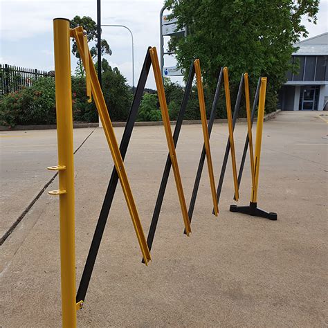 Pedestrian and Vehicle Barriers : EziGuard Expandable Safety Barrier