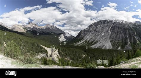 Rocky mountains in Banff National Park Stock Photo - Alamy