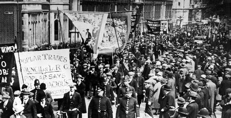 The General Strike 1926 - Historic UK